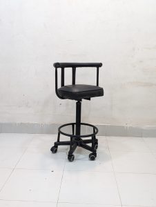 শিং টুল - চাকা সহ - কালো কালার